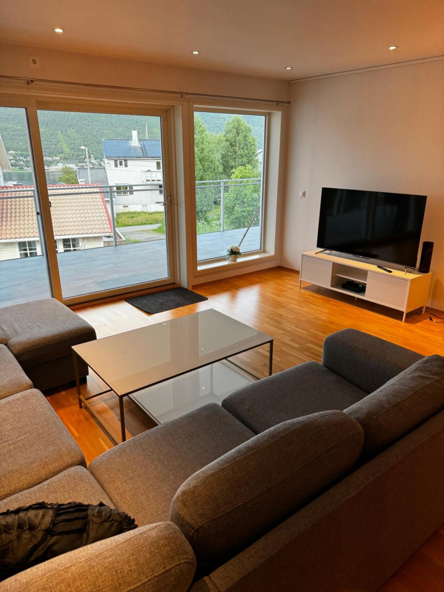 Sentral Leilighet Med Fantastisk Utsikt Tromsø Exteriör bild