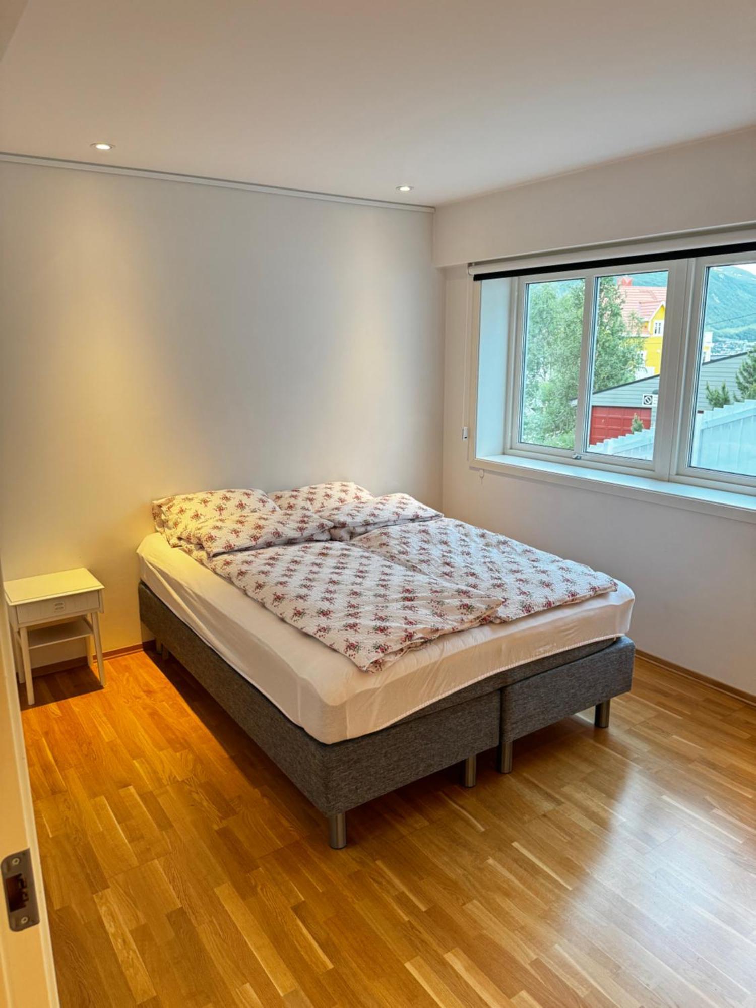 Sentral Leilighet Med Fantastisk Utsikt Tromsø Exteriör bild