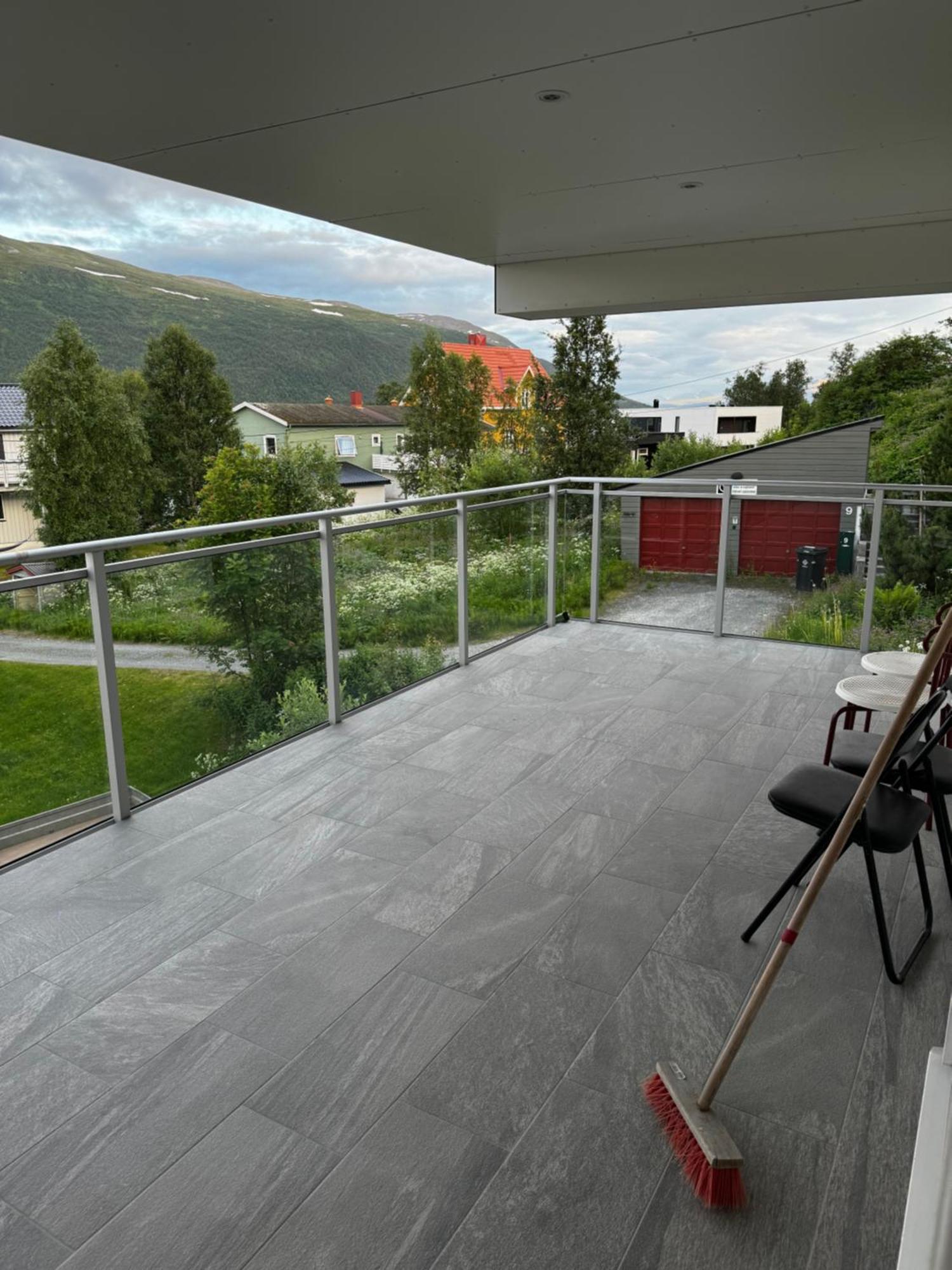 Sentral Leilighet Med Fantastisk Utsikt Tromsø Exteriör bild